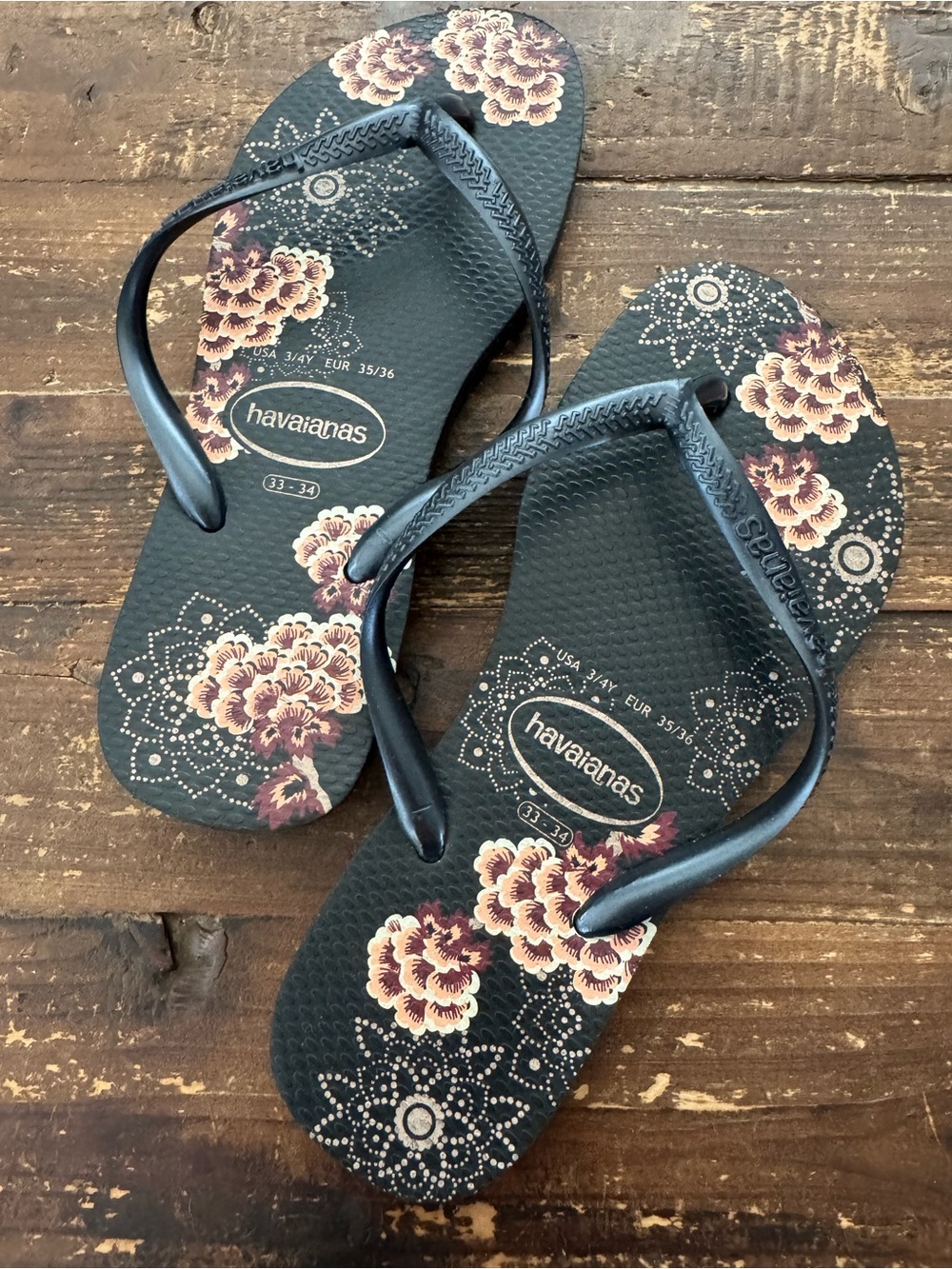 Havaianas Girl’s Black Floral Flip Flops
